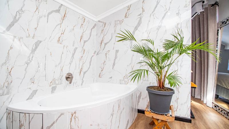 7 Bedroom Property for Sale in Santos Bay Western Cape